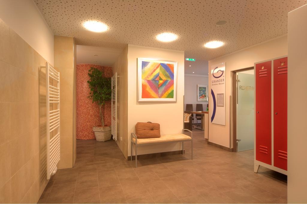 Parkhotel Neubauer Savanyúkút Kültér fotó