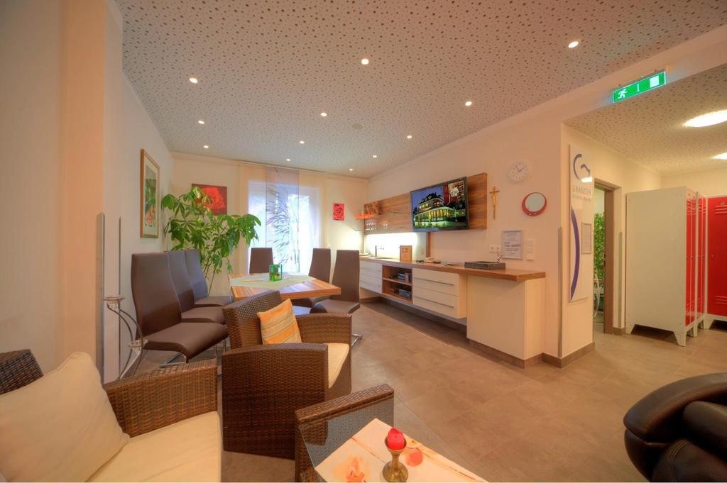 Parkhotel Neubauer Savanyúkút Kültér fotó