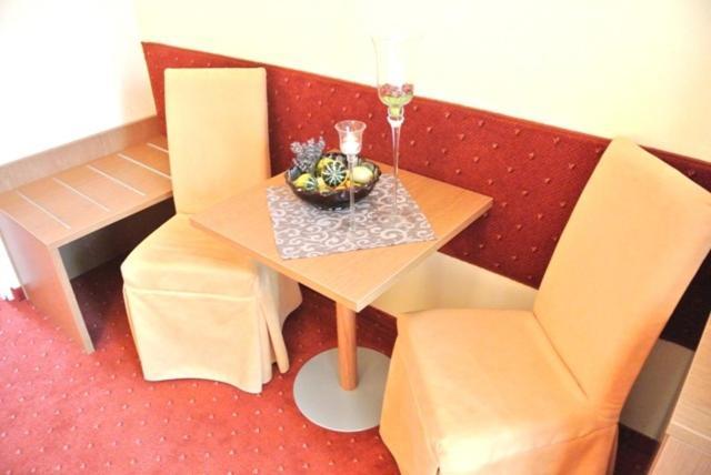 Parkhotel Neubauer Savanyúkút Szoba fotó